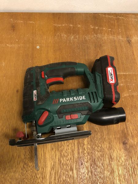 Bestand:Tool Decoupeerzaag Picture.jpg