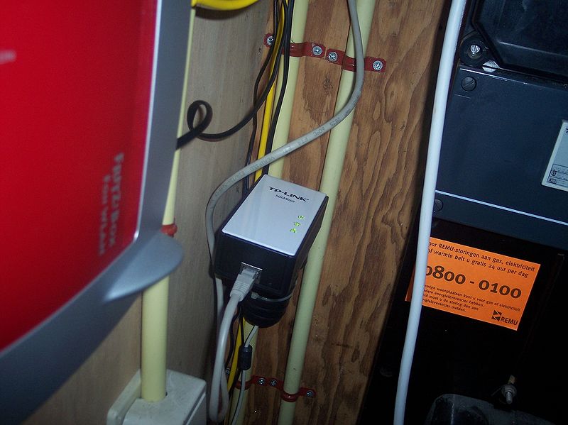File:Homeplug router.JPG